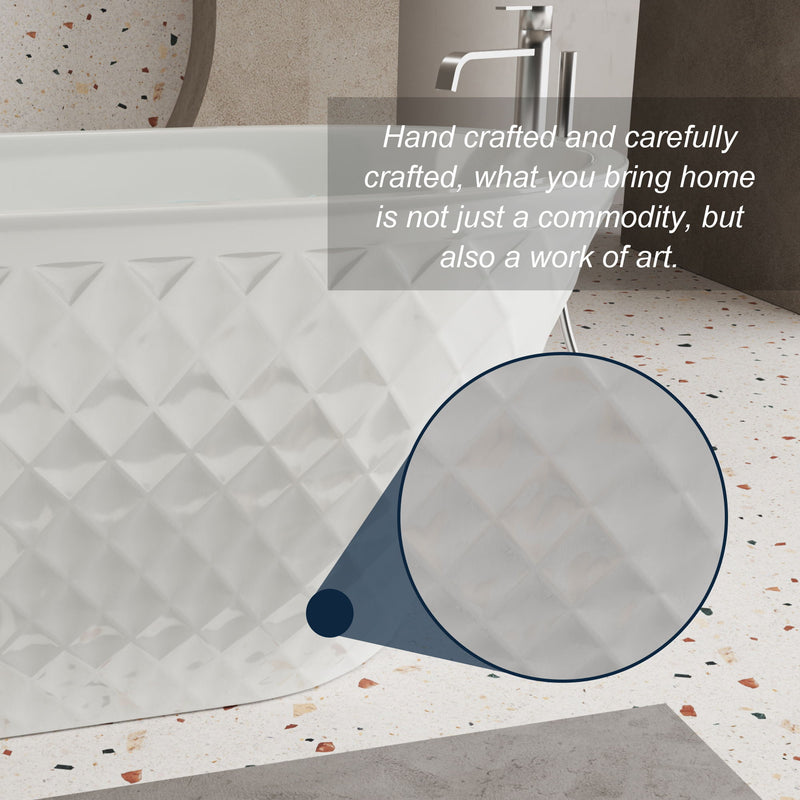 Freestanding Bathtub With Diamond Pattern Design